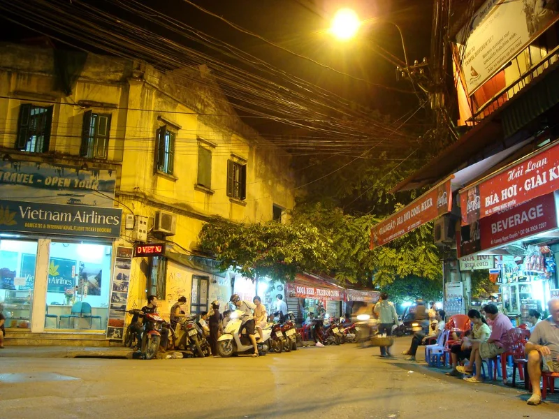 Hanoi Bia Hoi Tasting bia hoi junction
