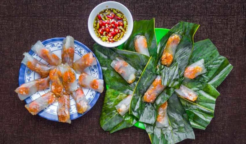 Hue by Night: Cyclo Foodie Adventure Banh loc Hue - hue vietnam food tour